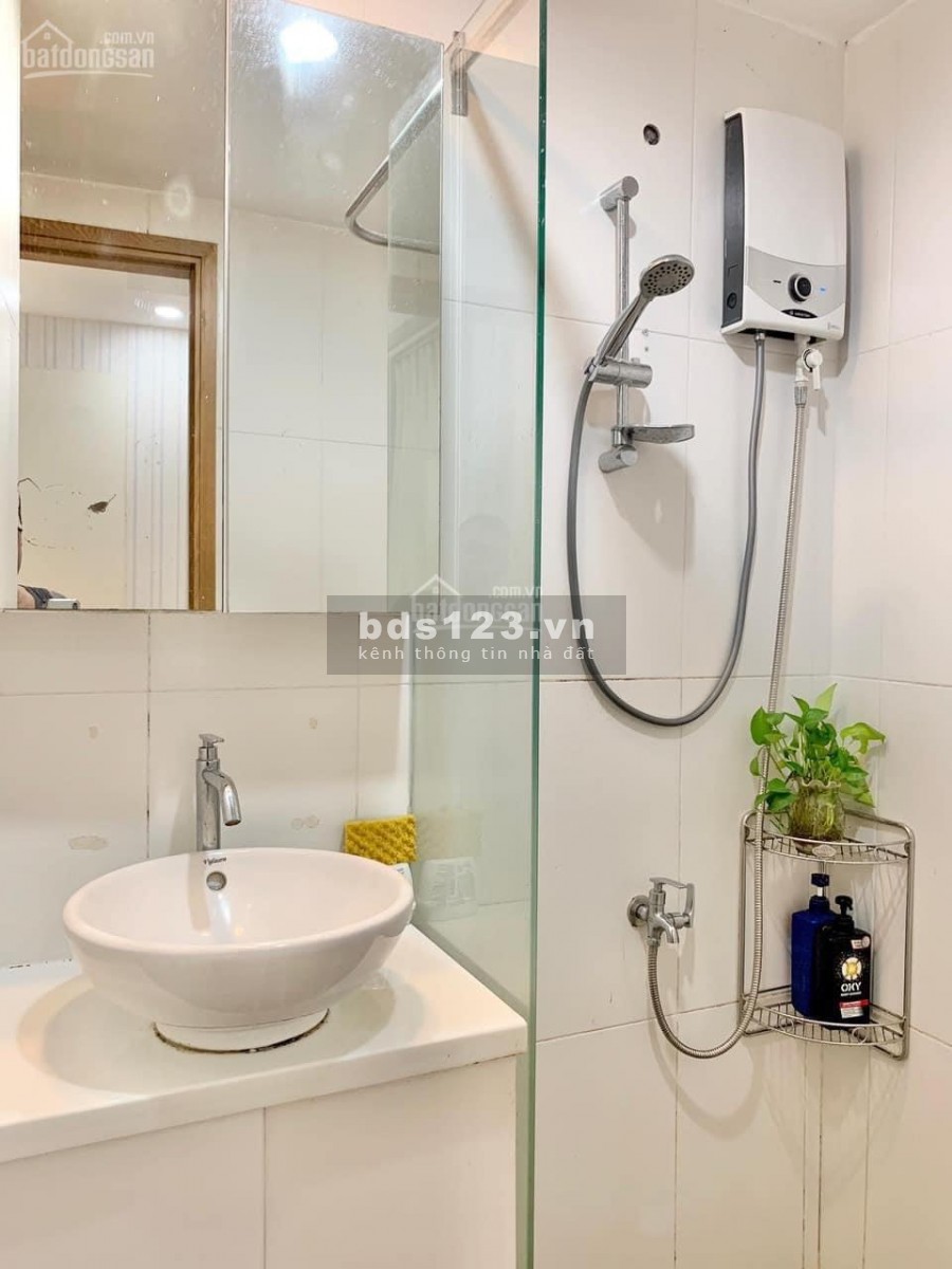 Cần cho thuê căn hộ rộng 68m2, 2 PN, tầng cao, thông thoáng, cc Golden Mansion, giá 14 triệu/tháng