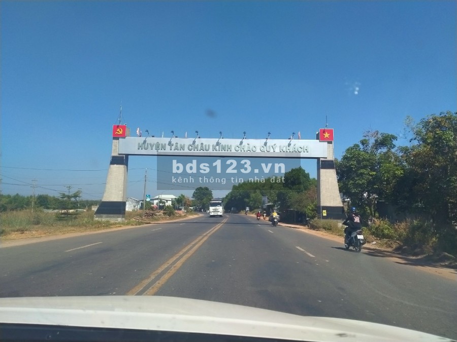 Đất sào sổ sẳn, ngay cạnh trung tâm Thị trấn đường mở rộng 20m, 399triệu 1200m2