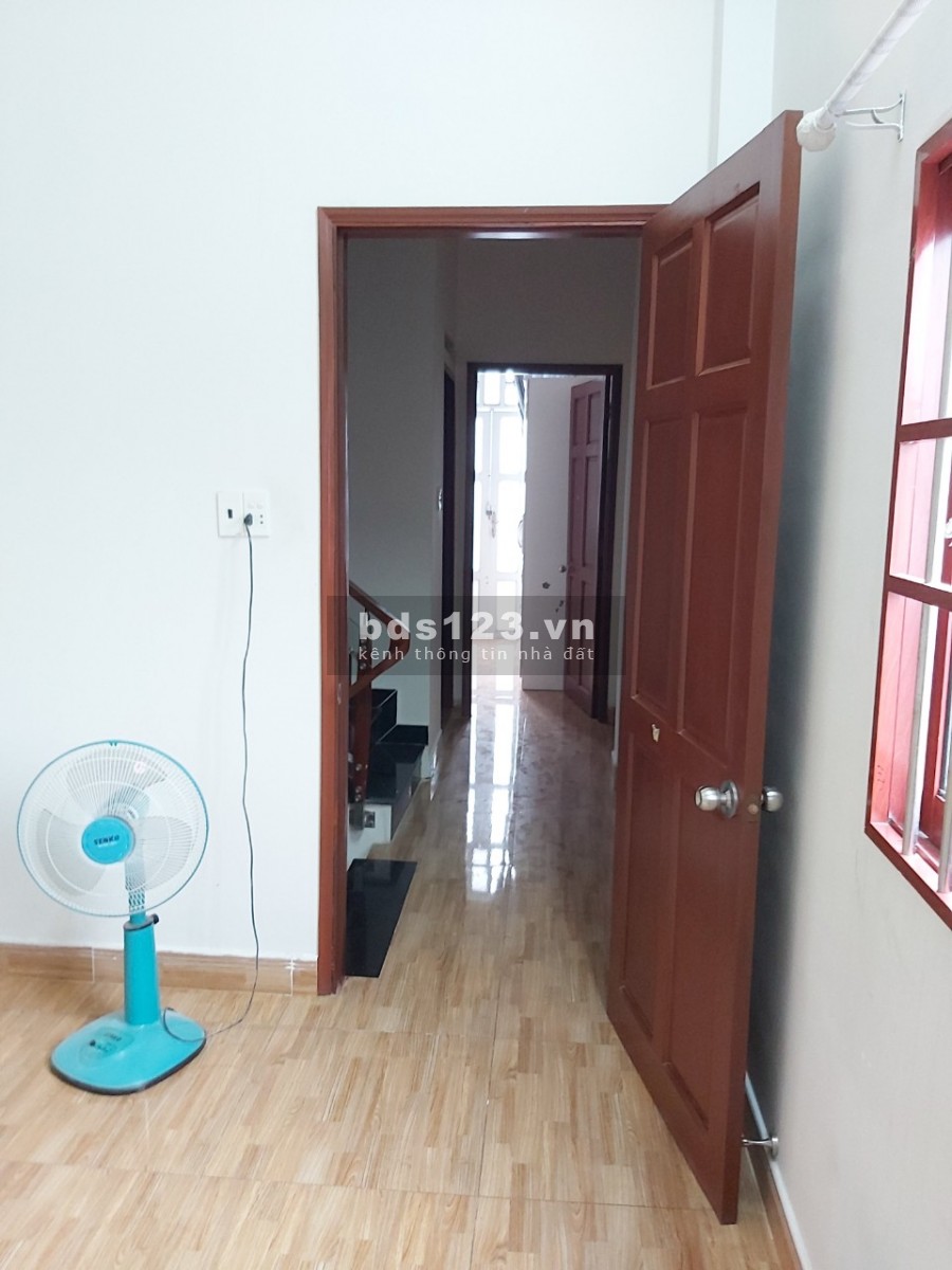 CHO THUÊ NHÀ CĂN GÓC, HẺM XE TẢI ( 6X11 m2) 9 tr/ 1 tháng