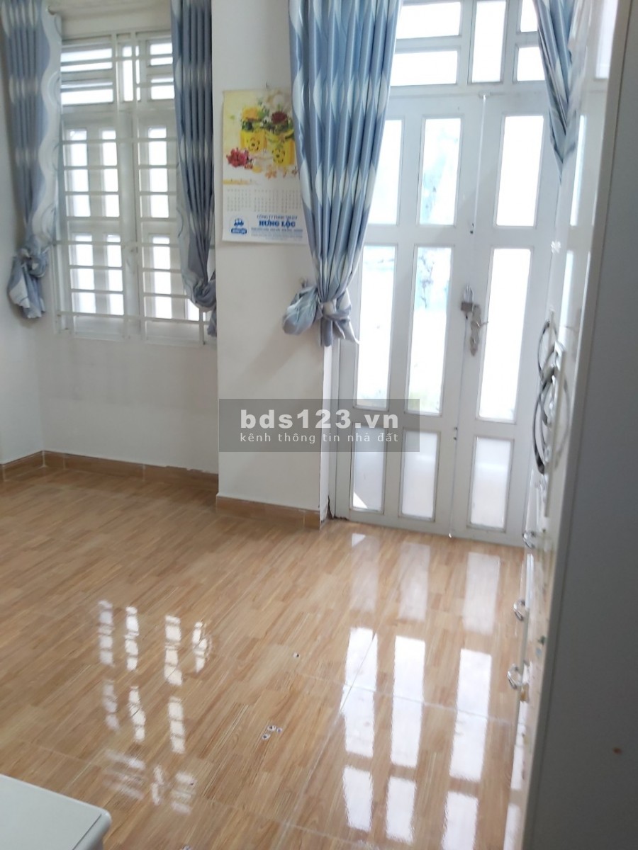 CHO THUÊ NHÀ CĂN GÓC, HẺM XE TẢI ( 6X11 m2) 9 tr/ 1 tháng