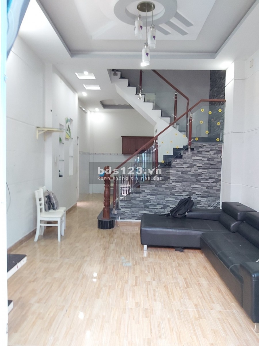 CHO THUÊ NHÀ CĂN GÓC, HẺM XE TẢI ( 6X11 m2) 9 tr/ 1 tháng