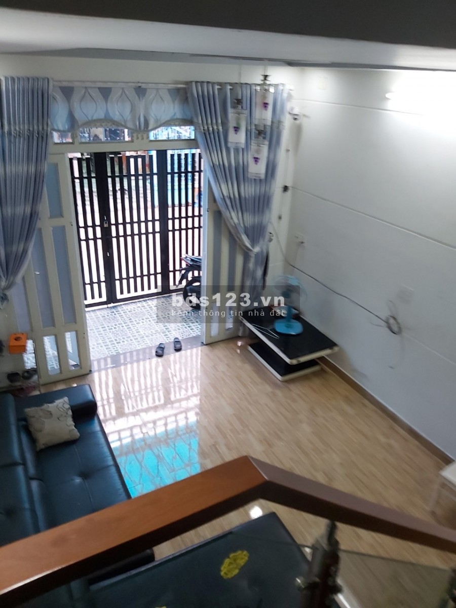 CHO THUÊ NHÀ CĂN GÓC, HẺM XE TẢI ( 6X11 m2) 9 tr/ 1 tháng
