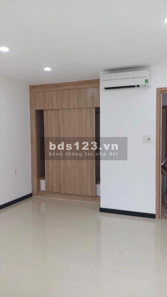 XE HƠI VÀO TẬN NHÀ MẶT TIỀN 4m 2 TẦNG NGAY TRUNG TÂM QUẬN 7 - GẦN SIÊU THỊ BIG C - GIÁ CHỈ 4.1 TỶ