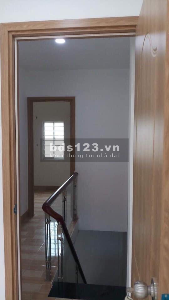 XE HƠI VÀO TẬN NHÀ MẶT TIỀN 4m 2 TẦNG NGAY TRUNG TÂM QUẬN 7 - GẦN SIÊU THỊ BIG C - GIÁ CHỈ 4.1 TỶ