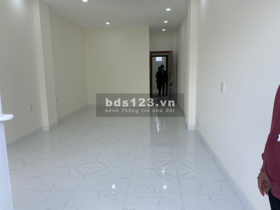 Cho thuê nhà quốc lộ 13, đôi diện bến xe Miền Đông, nhà mới – 25tr