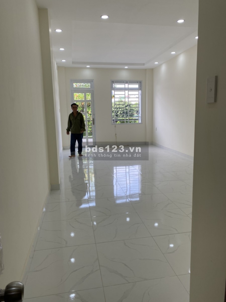 Cho thuê nhà quốc lộ 13, đôi diện bến xe Miền Đông, nhà mới – 25tr