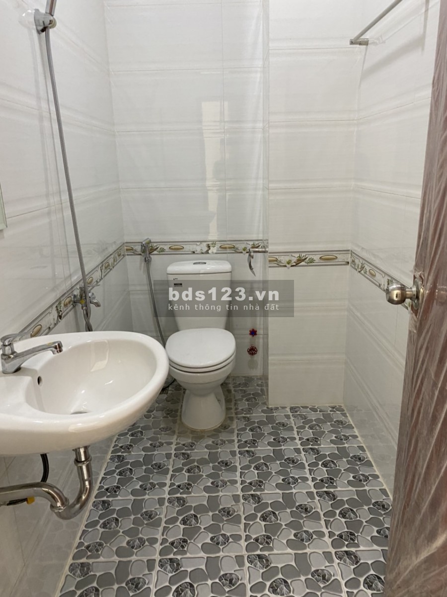 Cho thuê nhà quốc lộ 13, đôi diện bến xe Miền Đông, nhà mới – 25tr
