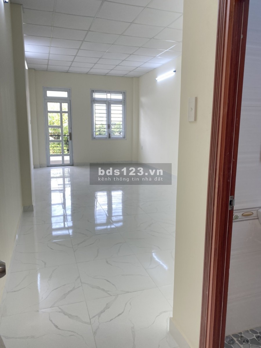 Cho thuê nhà quốc lộ 13, đôi diện bến xe Miền Đông, nhà mới – 25tr