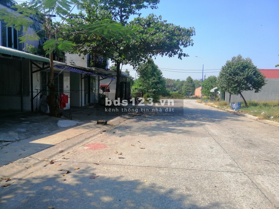 Mình Cần bán rẻ 300m2 Đất nền trong KĐT mới BÌnh Dương, gần Sài gòn, dân cư đông, sổ hồng chính chủ full thổ cư