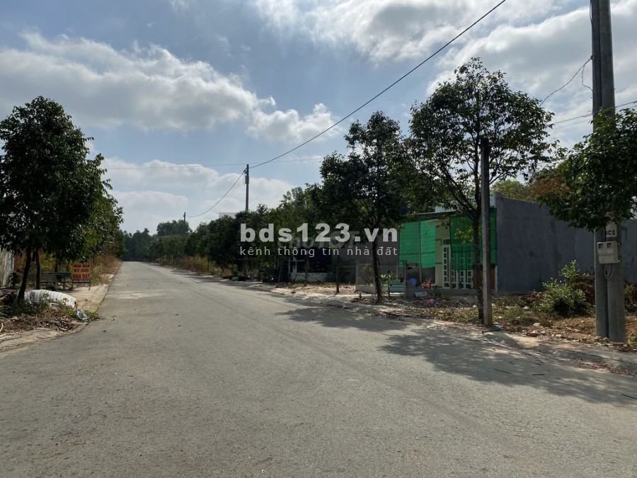 Mình Cần bán rẻ 300m2 Đất nền trong KĐT mới BÌnh Dương, gần Sài gòn, dân cư đông, sổ hồng chính chủ full thổ cư