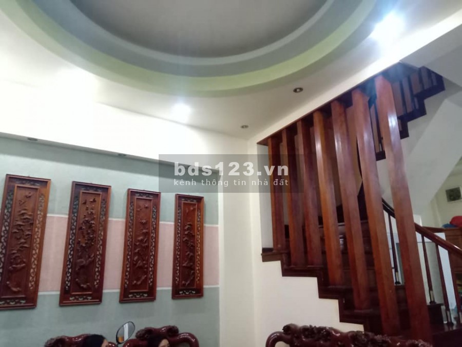 Bán Nhà GIÁP NHỊ 30M 5T Vị Trí ĐẸP Ngõ Nông 3 Gác . Gần Phố