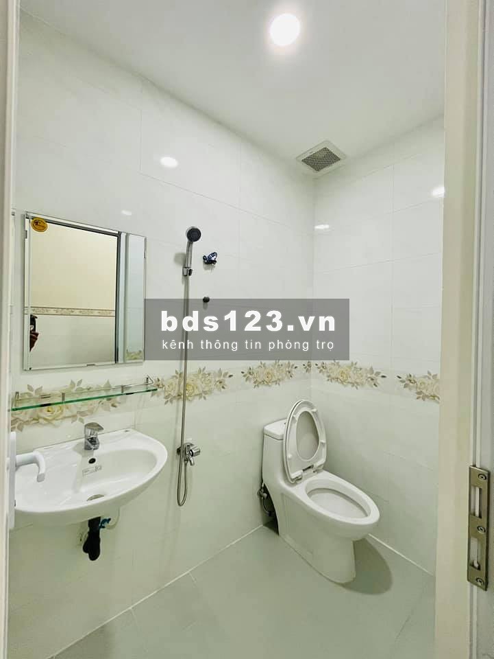 Cho thuê phòng mới xây tại quận 12 gần trường ĐH Nguyễn tất thành giá 2.8 triệu/ tháng