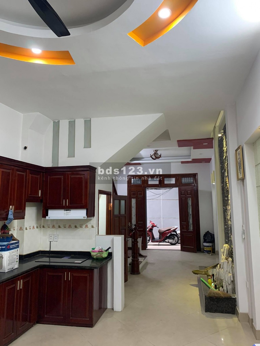 Bán nhà ngõ 1194/136 Chùa Láng, lô góc, ngõ thông, 50m2* 5T, giá 5,1 tỷ