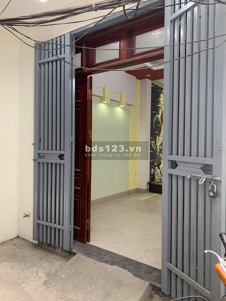 Bán nhà ngõ 1194/136 Chùa Láng, lô góc, ngõ thông, 50m2* 5T, giá 5,1 tỷ