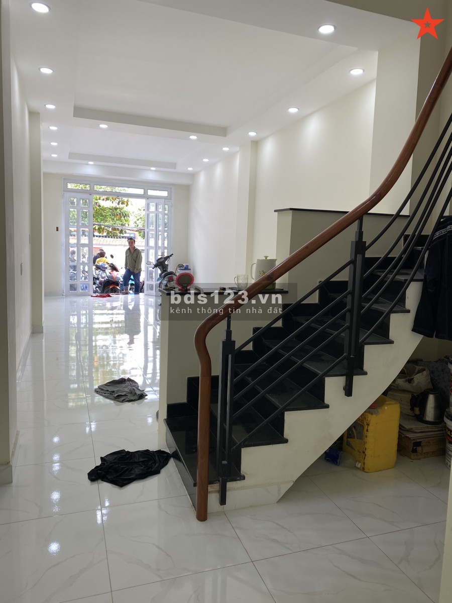 Nhà mới 100% Đinh Bộ Lĩnh thông QL13, 4x18m, trệt 2lầu, 4pn, 5wc.