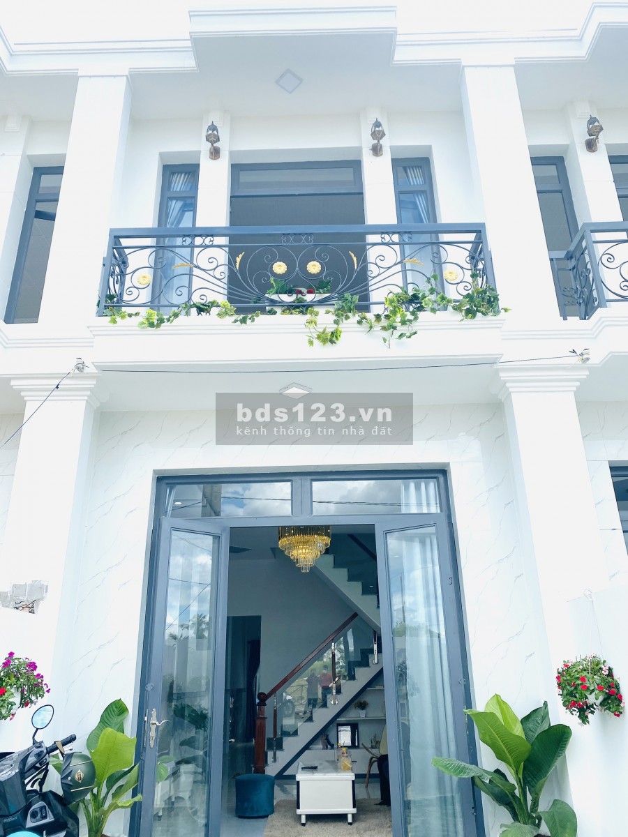 Bán gấp nhà ở Long An 60m2 sổ hồng riêng giá 860 triệu