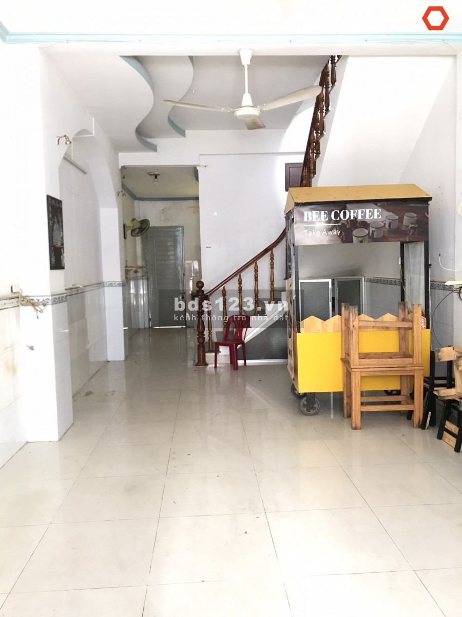 MT HXT Hoàng Hoa Thám 4x13m, 1trệt, 2lầu, 4pn, 4wc. Giá 22tr.