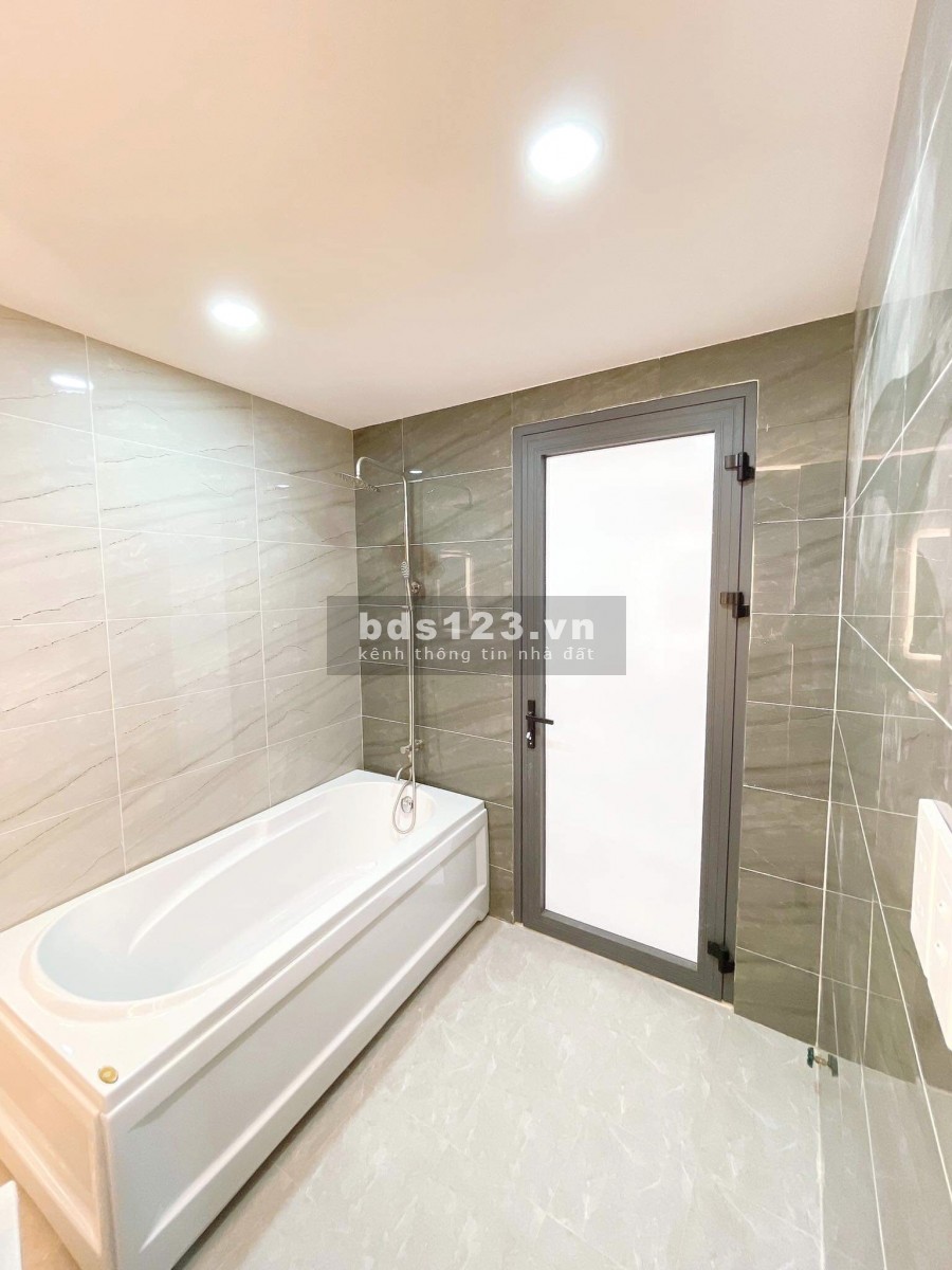 Nhà mới, nở hâu, 1lầu căn góc hẻm Chánh Hưng P9 Q8