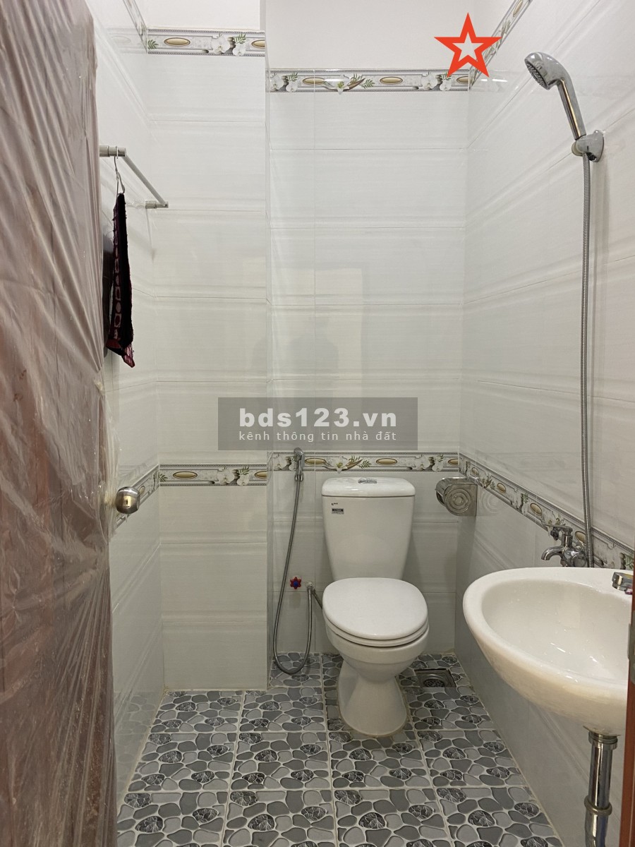 Nhà mới 100% Đinh Bộ Lĩnh thông QL13, 4x18m, trệt 2lầu, 4pn, 5wc.