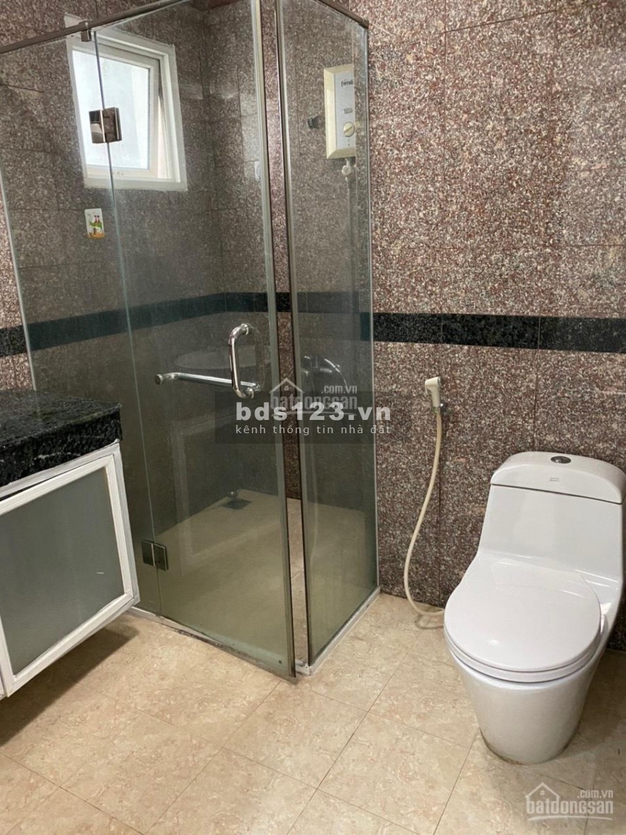 Cần cho thuê căn hộ chính chủ rộng 70m2, 2 PN, có nội thất, giá 11 triệu/tháng, cc Central Premium