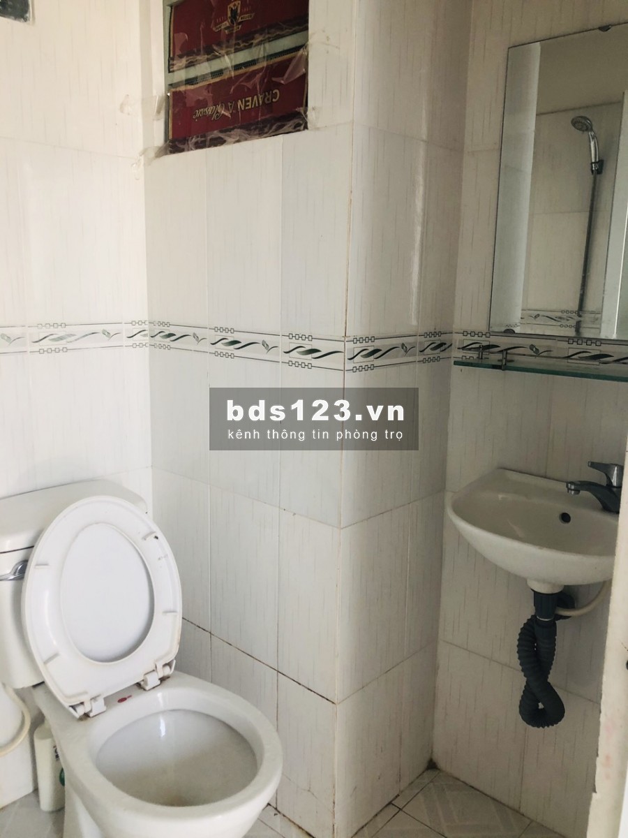 Cho thuê phòng sạch sẽ, máy lạnh, cửa sổ thoáng mát, diện tích 20m2, giá 2,5tr/tháng