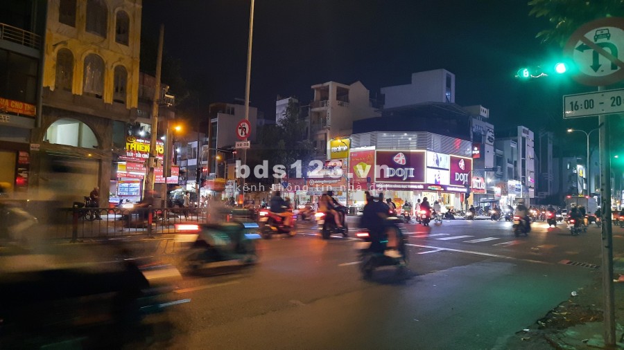 Cho thuê nhà nguyên căn MT Q10 Đường 3/2 - DT 4x18 trệt lửng 2 lầu ST - 50 triệu