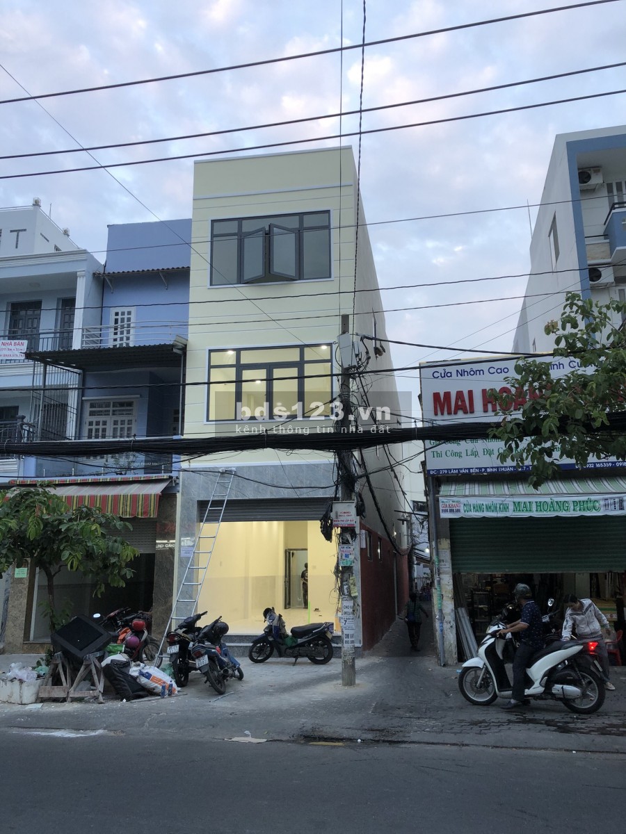 Cho thuê nhà Nguyên Căn 41tr Lâm văn bền Q7  diện tích: 4.1x12.99 dt 150m2