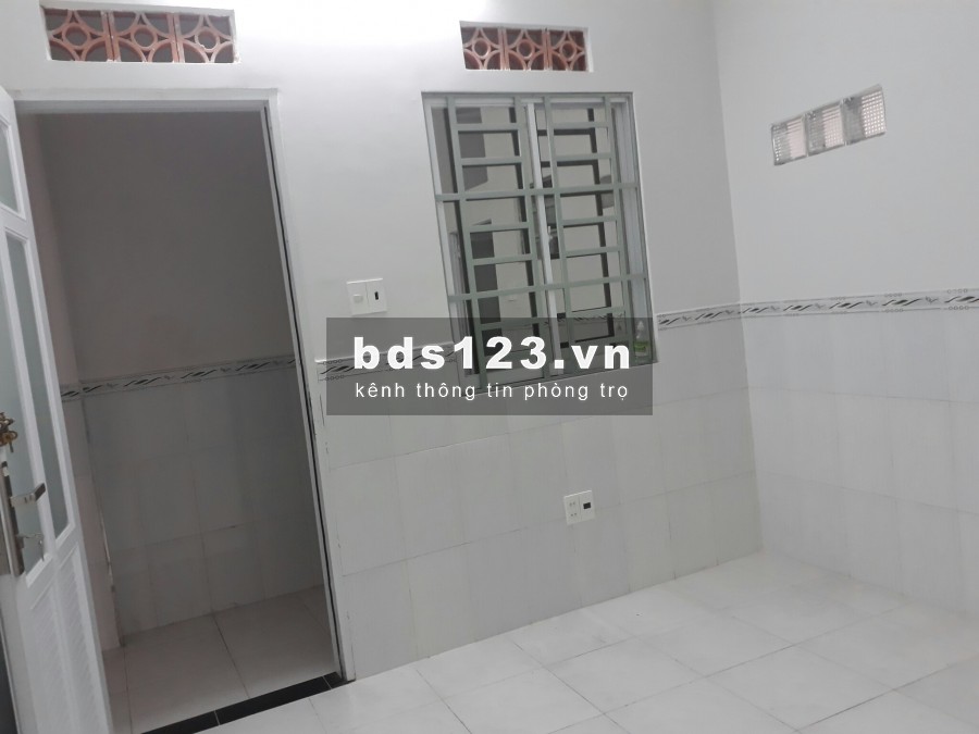 Cho thuê phòng sạch sẽ, máy lạnh, cửa sổ thoáng mát, diện tích 20m2, giá 2,5tr/tháng