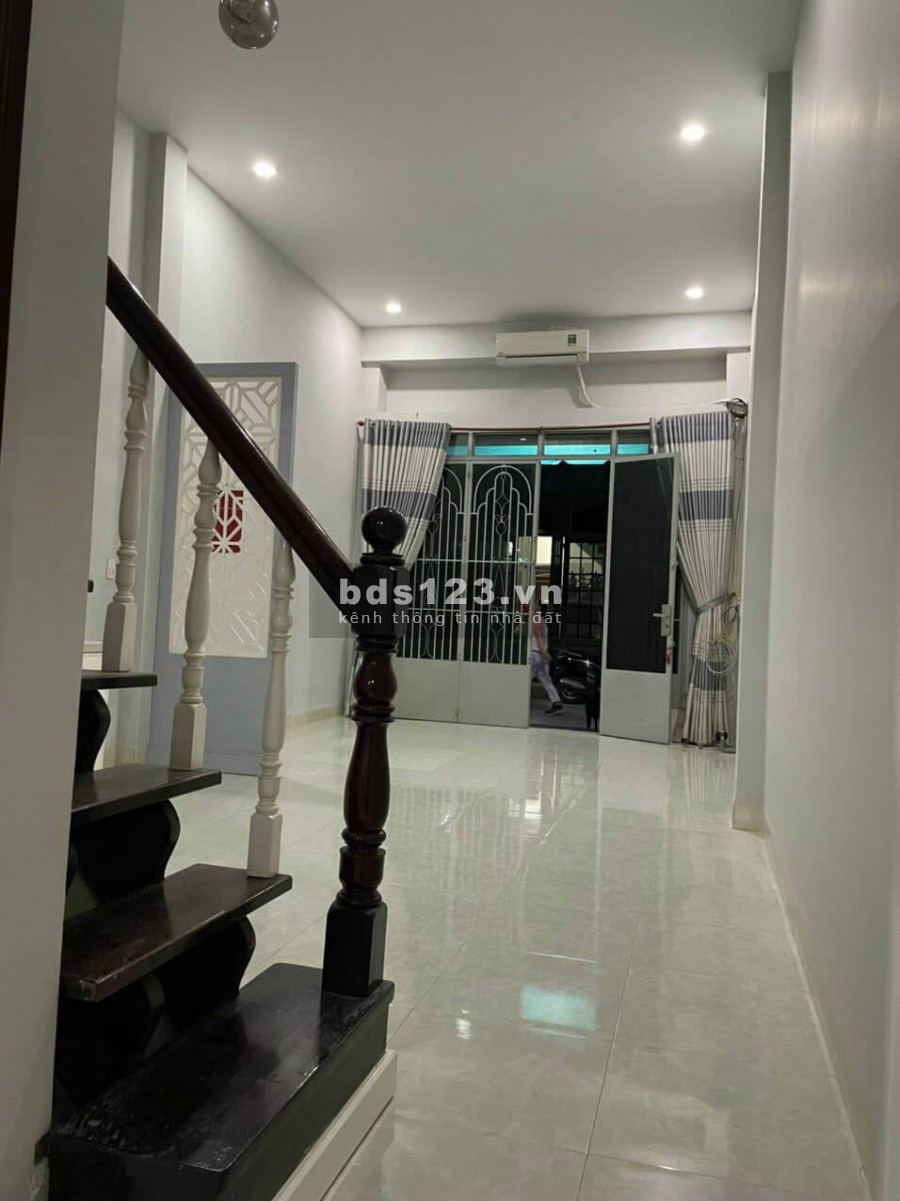 Hẻm 1 sẹc, 3 tầng 5 tỷ Lạc Long Quân P10 Tân Bình