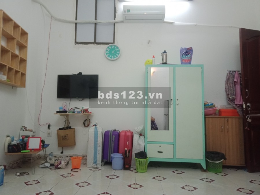 Phòng sạch sẽ yên tĩnh, cửa sổ mát mẻ gần công viên Lê Thị Riêng