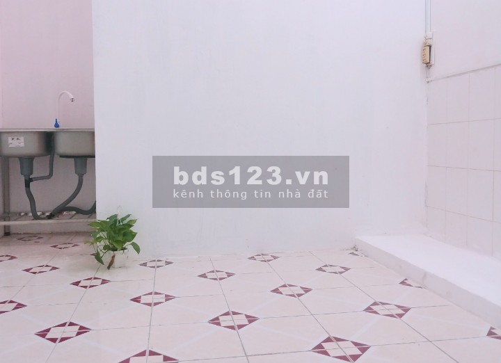 Phòng sạch sẽ yên tĩnh, cửa sổ mát mẻ gần công viên Lê Thị Riêng