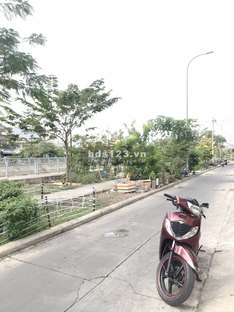 Nhà (3.5*10m/lửng/2lầu/ST) mặt tiền view sông P11 Q8