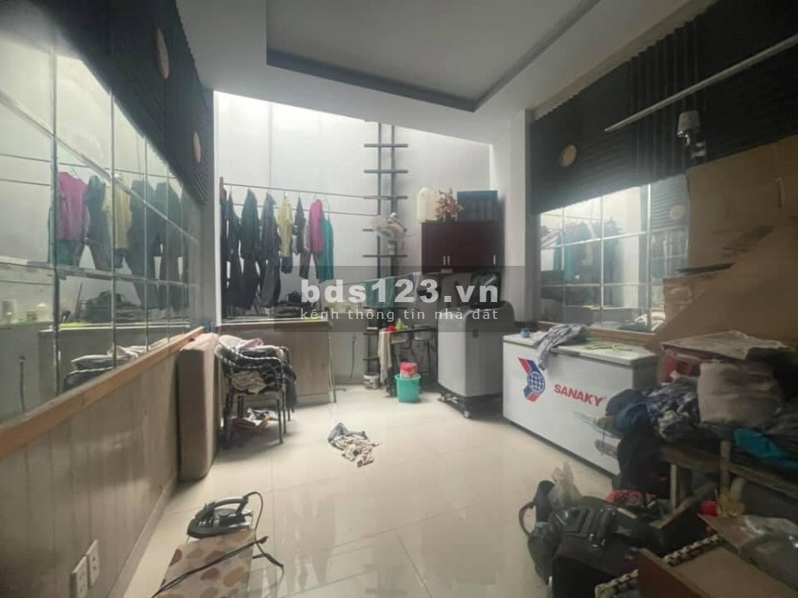 Bán nhà đường Lạc Long Quân, Phường 9, Tân Bình. 3 Tầng chỉ nhỉnh 6 Tỷ.