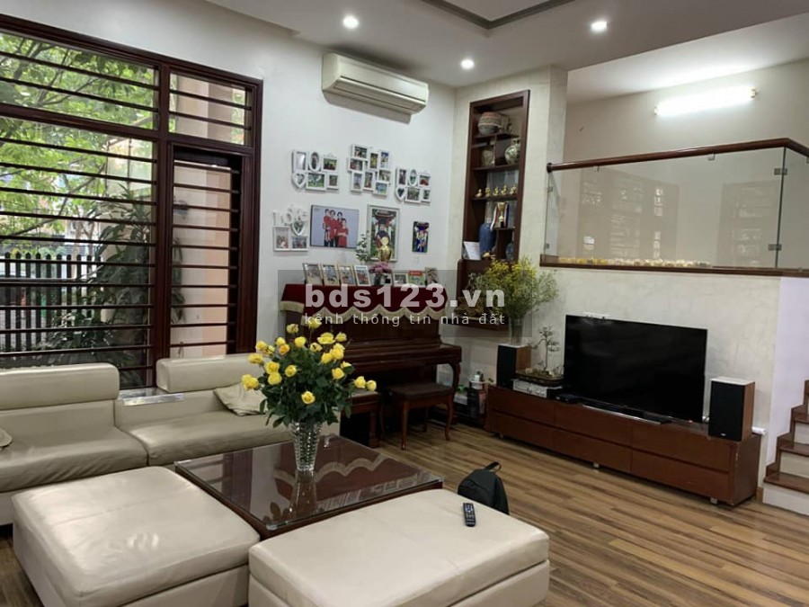 Bán biệt thự Mễ Trì Hạ, 200m2, 4 tầng, MT 11m, 30.5 tỷ.