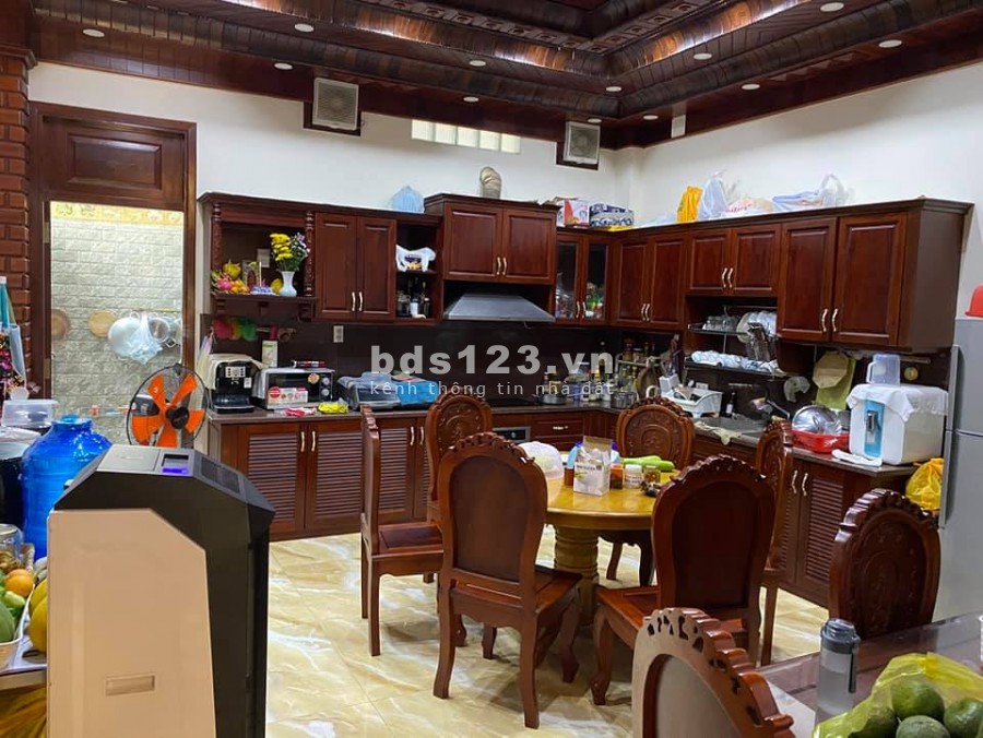 Biệt thự cao cấp 118m2 4 tầng BTCT. Thang máy xịn Hai MT. HXH tránh. Giá 18 tỷ
