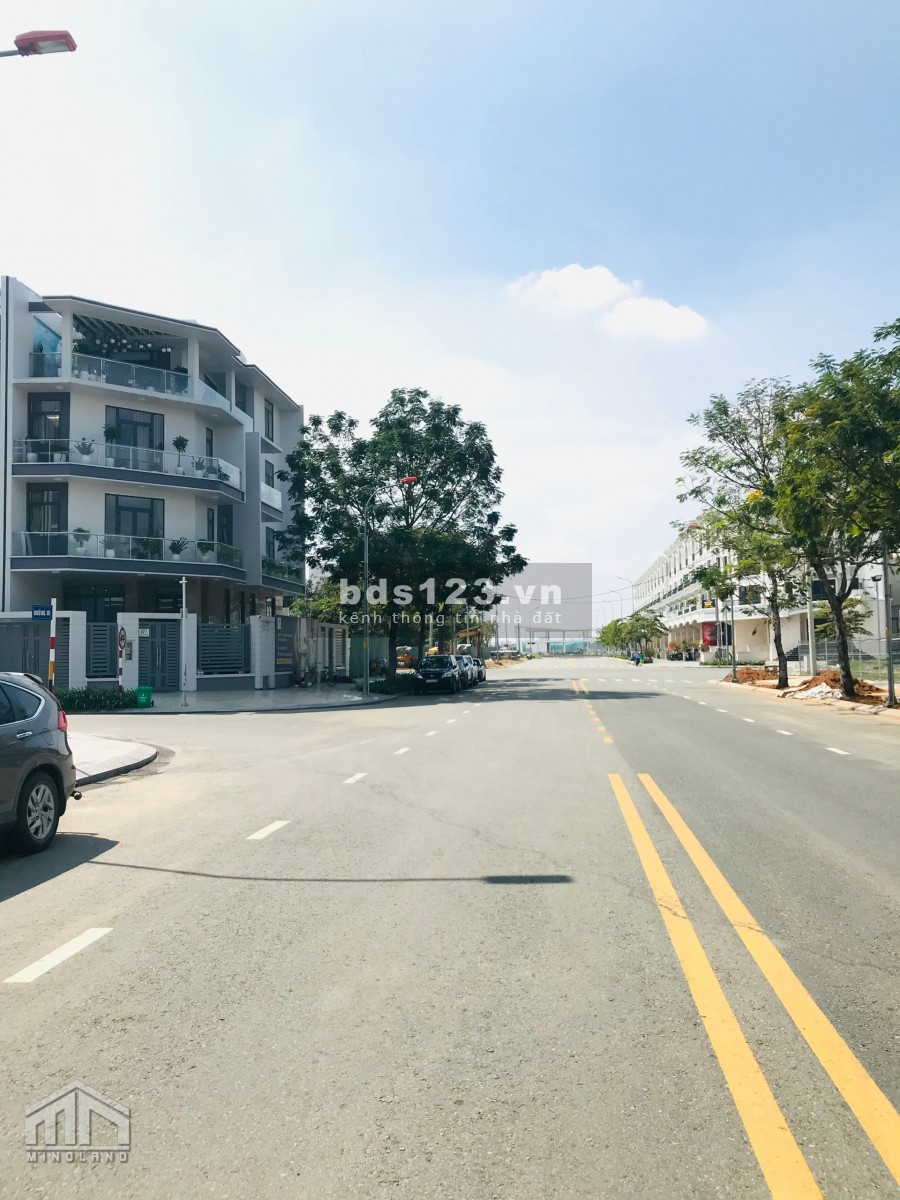 Cho thuê nhà nguyên căn vị trí góc đẹp thuận tiện kinh doanh Cafe trong KDC Vạn Phúc City Thủ Đức