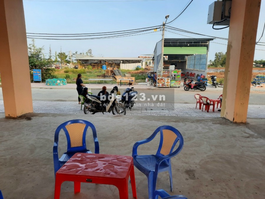 Mặt tiền chợ thuận tiện kinh doanh và đầu tư