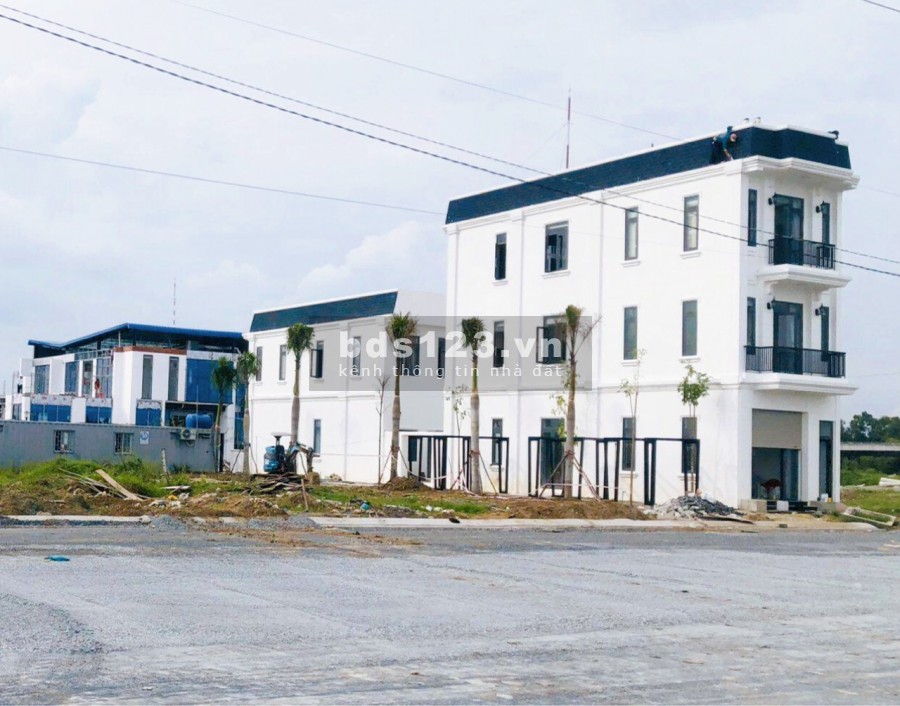 CẦN BÁN NHÀ,NẰM KDC XÃ LONG THƯỢNG CẦN GIUỘC ( SÁT CHỢ HƯNG LONG-BÌNH CHÁNH).
