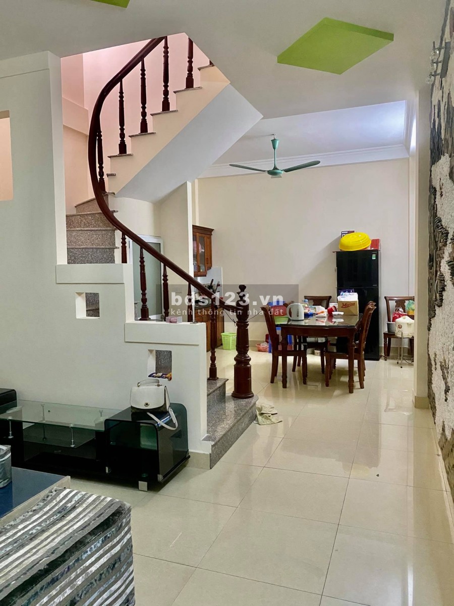 Bán Gấp nhà Trương Định, Hai Bà Trưng.65m, 4T, 4 tỷ. Gần phố, rẻ, đẹp, hiện đại, ở ngay.