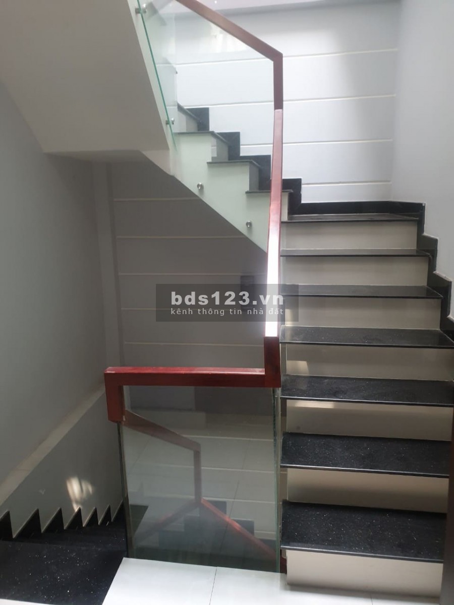 Cần bán gấp nhà HXH Quang Trung 4 tầng 172m2, vị trí đẹp, chỉ nhỉnh 6 tỷ