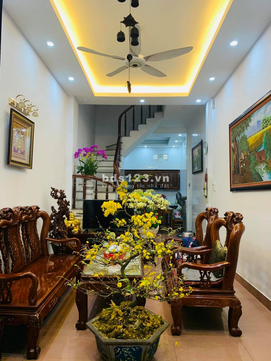 Nhà phân lô Ôtô đỗ cửa, kinh doanh, Đào Tấn, 45m2 * 4T, giá 5,5 tỷ.