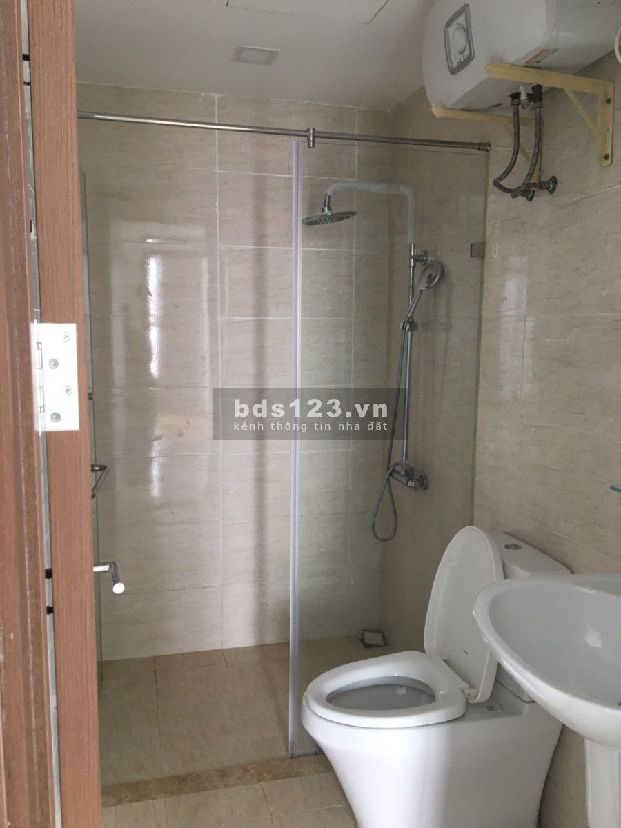 Cho thuê gấp căn hộ 2 phòng ngủ, 2 WC, nhà trống, dọn vào ở ngay
