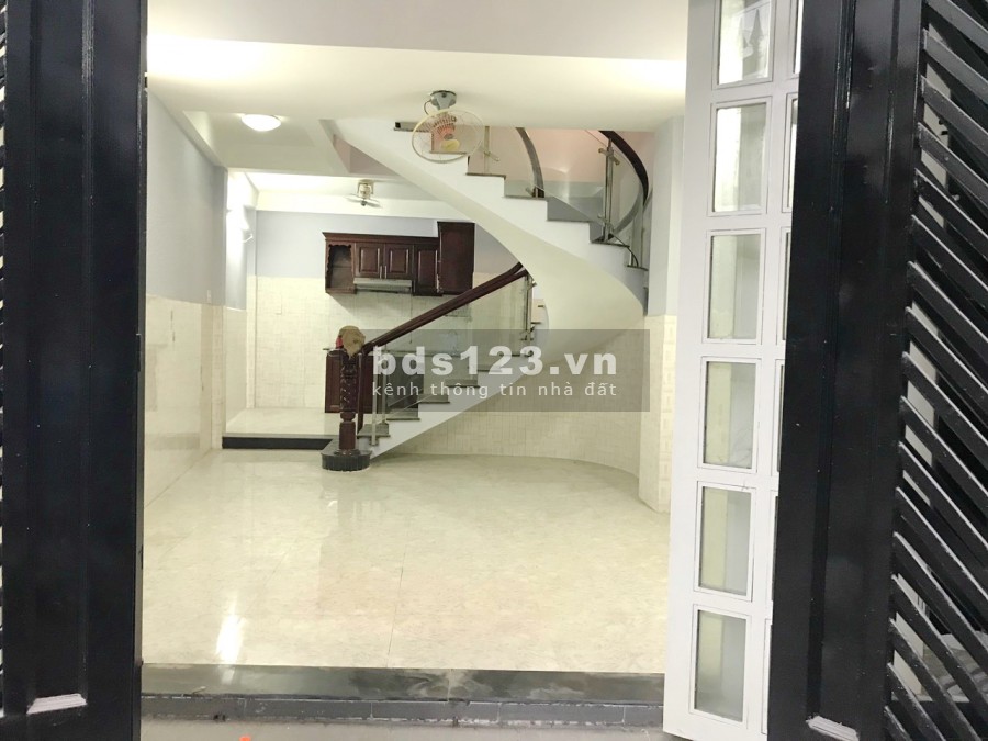 Nhà trống (lửng/2lầu/ST) hẻm 314 Âu Dương Lân P3 Q8