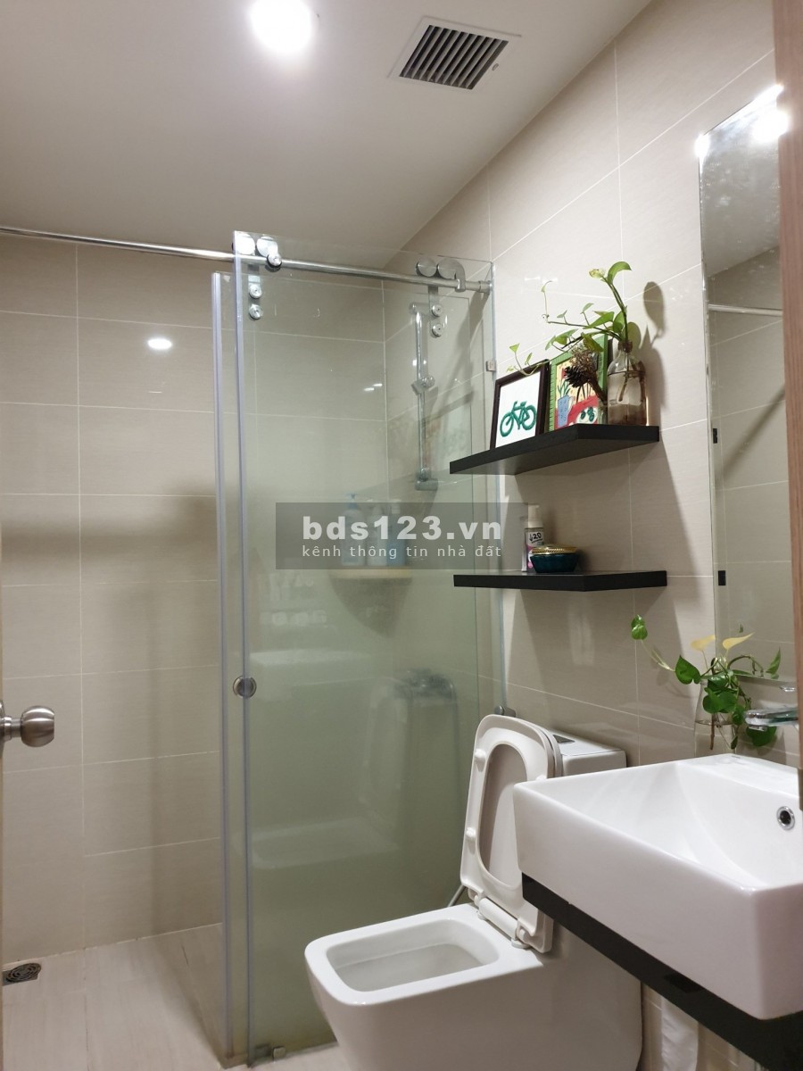 Cần bán gấp căn hộ diện tích lớn 103M/3PN,đầy đủ NT, View ĐN Hồ Bơi, GOLDEN MANSION - 0902.751568