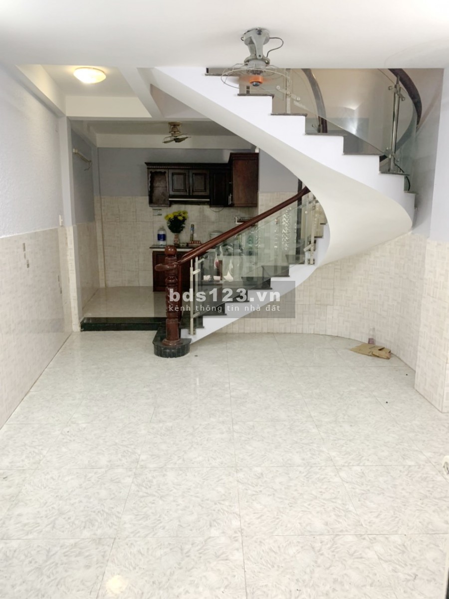 Nhà trống (lửng/2lầu/ST) hẻm 314 Âu Dương Lân P3 Q8