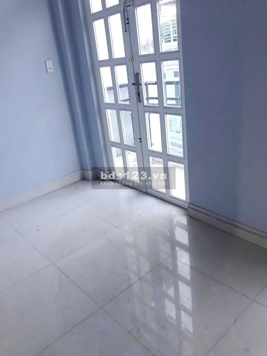 Nhà trống (lửng/2lầu/ST) hẻm 314 Âu Dương Lân P3 Q8