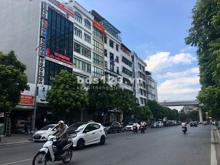 Tôi cần bán gấp nhà 9 tầng phố Đào Tấn, giá 43 tỷ.