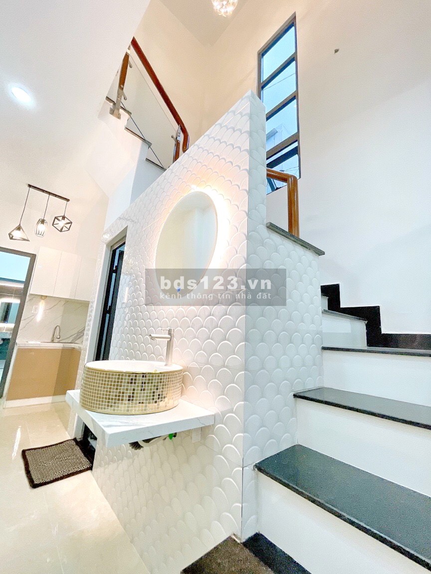Bán nhà mới 1 lầu 61m2 gần mặt tiền đường Phạm Hùng Phường 9 Quận 8