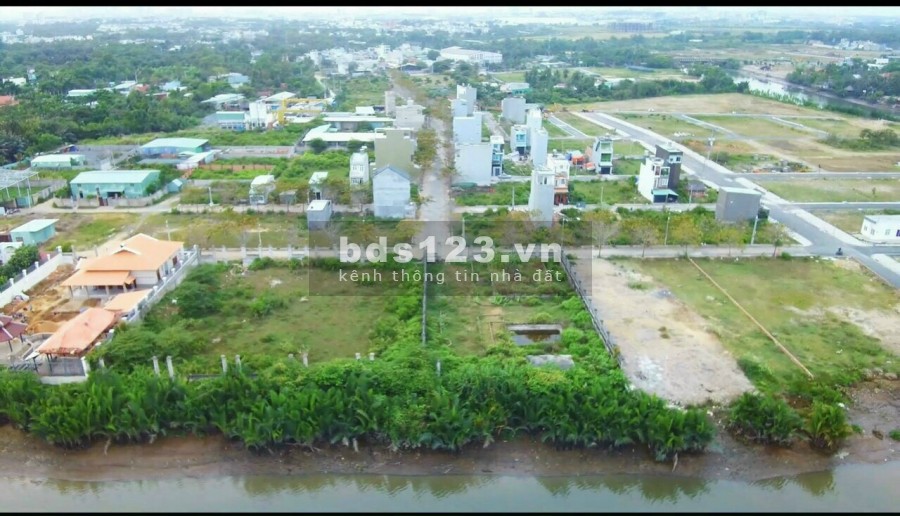 Bán đất thổ cư sát vinhomes đường 10 m có thêm đất vườn cạnh công viên 2 măt tiền