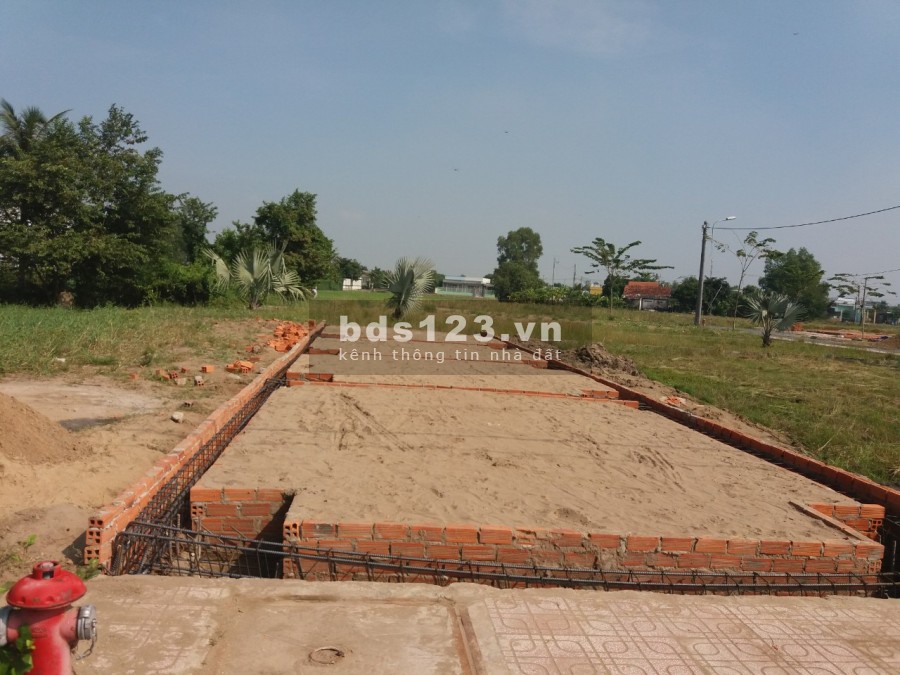 Cần bán nhà 5.5x20 nằm trên đường tỉnh lộ DT 826